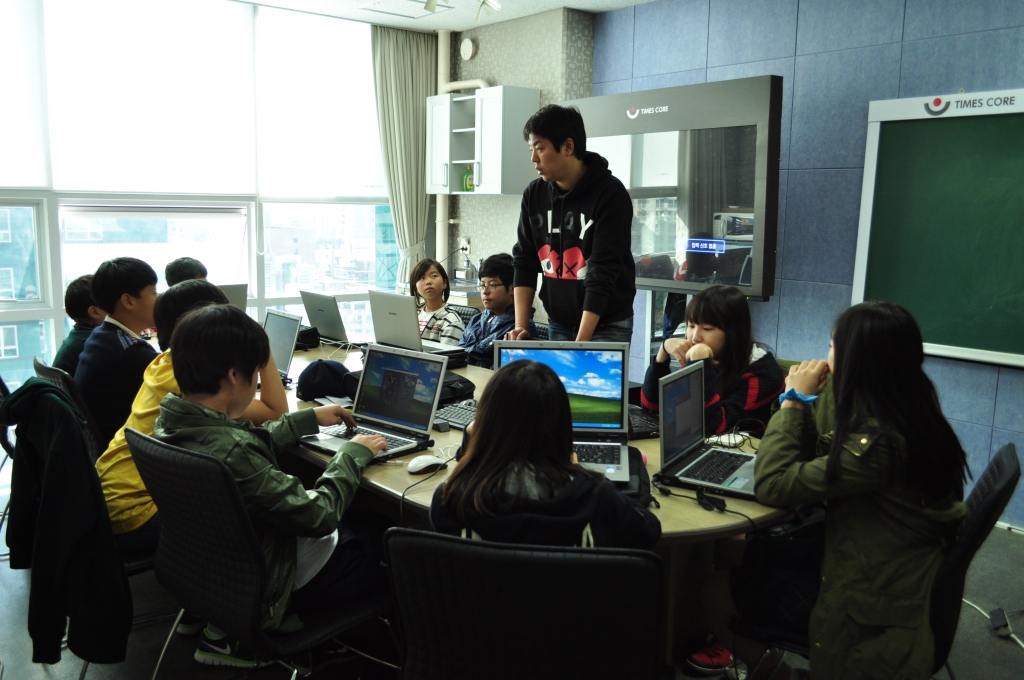 2010 틴 리포터 본사 방문 및 신문 만들기 체험